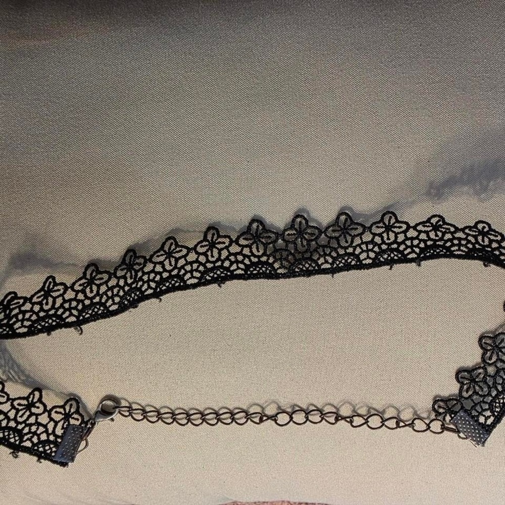 lack lace choker with flower design